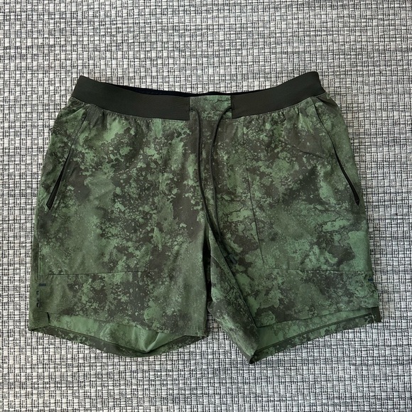 Lululemon 7” License to Train Short Linerless Size XXL (Tactile print) - Picture 7 of 13